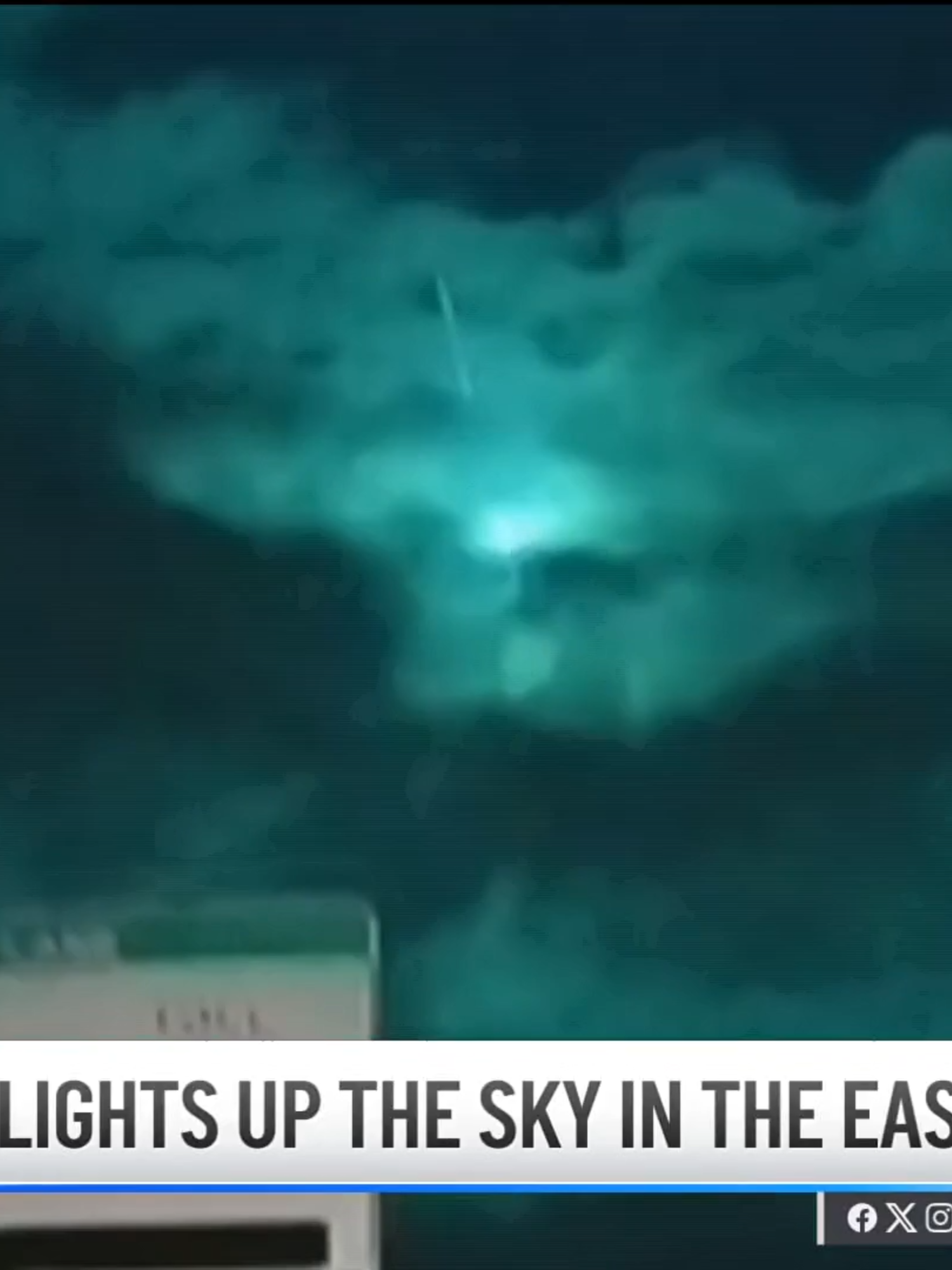 Possible meteor lights up the sky in the East Bay. #bayarea #lights #meteor #california