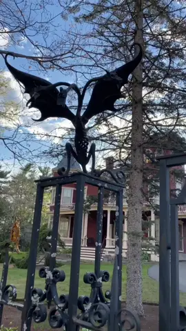 Did you know Stephen King’s home is right here in Bangor, Maine? 🏡 Built in 1858, it’s famous for the spooky bat-and-spider gates and even approved to become a writer’s retreat + archive. Bangor itself inspired the fictional town of Derry in It! #StephenKing #BangorMaine #StephenKingHouse #MaineThings #FYP 