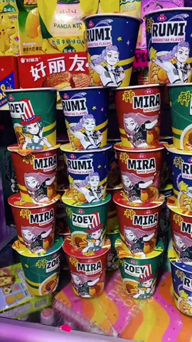 RAMEN HUNTRIX #guerrerasdelkpop  #frikiplaza  CDMX LOCAL #363 Tercer piso  SÍGUENOS Y RECIBE UN OBSEQUIO EN TU  SIGUIENTE  COMPRA 🥡🥢 
