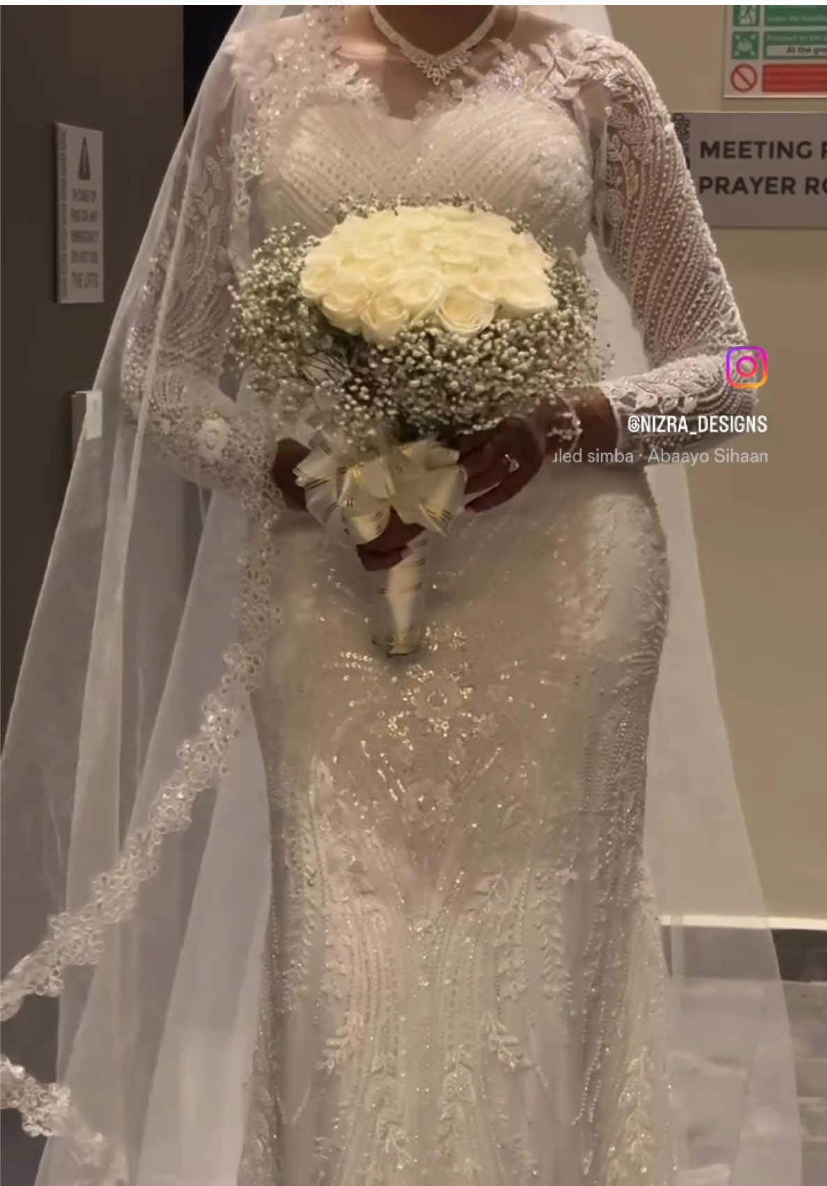 Elevate your bridal look with this exquisite gown and veil, available for rental for your perfect “happily ever after”😍 Thank you Najma for choosing and trusting us❤️ Gown and veil by @nizra_designs  Makeup by @glamby_nasraabey_  #nizradesigns #modestwear #wedding #somalibridal #aroos #somaligirls #weddinginspiration #somalifash #bridalgown #exploer #explorepage #explomore✨