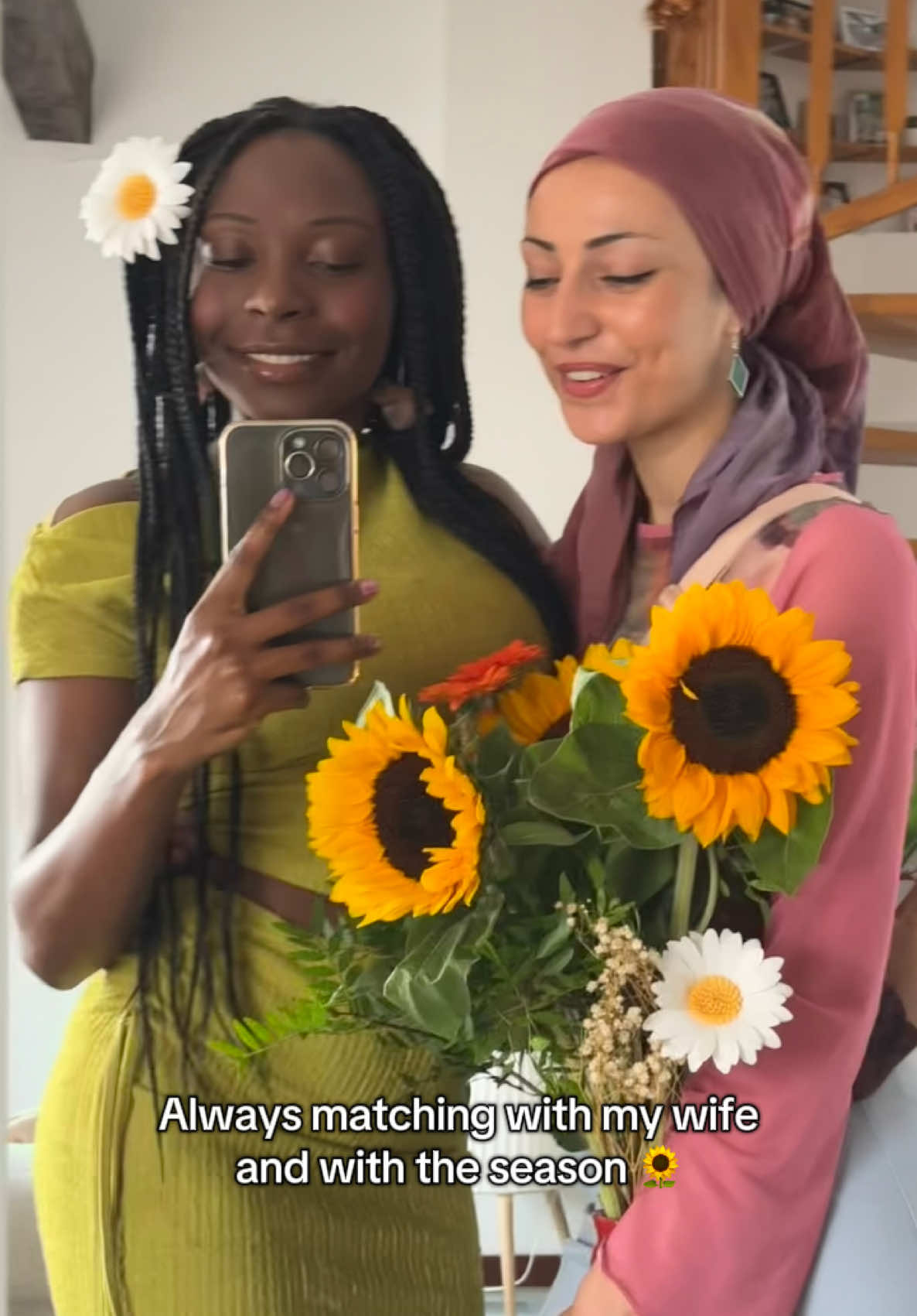 I m a bee to my flower ✨🥰#wlw #lesbian #wlwcouple #lesbiancouple 