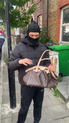 A dupe bag…. Tragic  #louisvuitton #roadman #lgbtq #sexinthecity #emilyinparis 