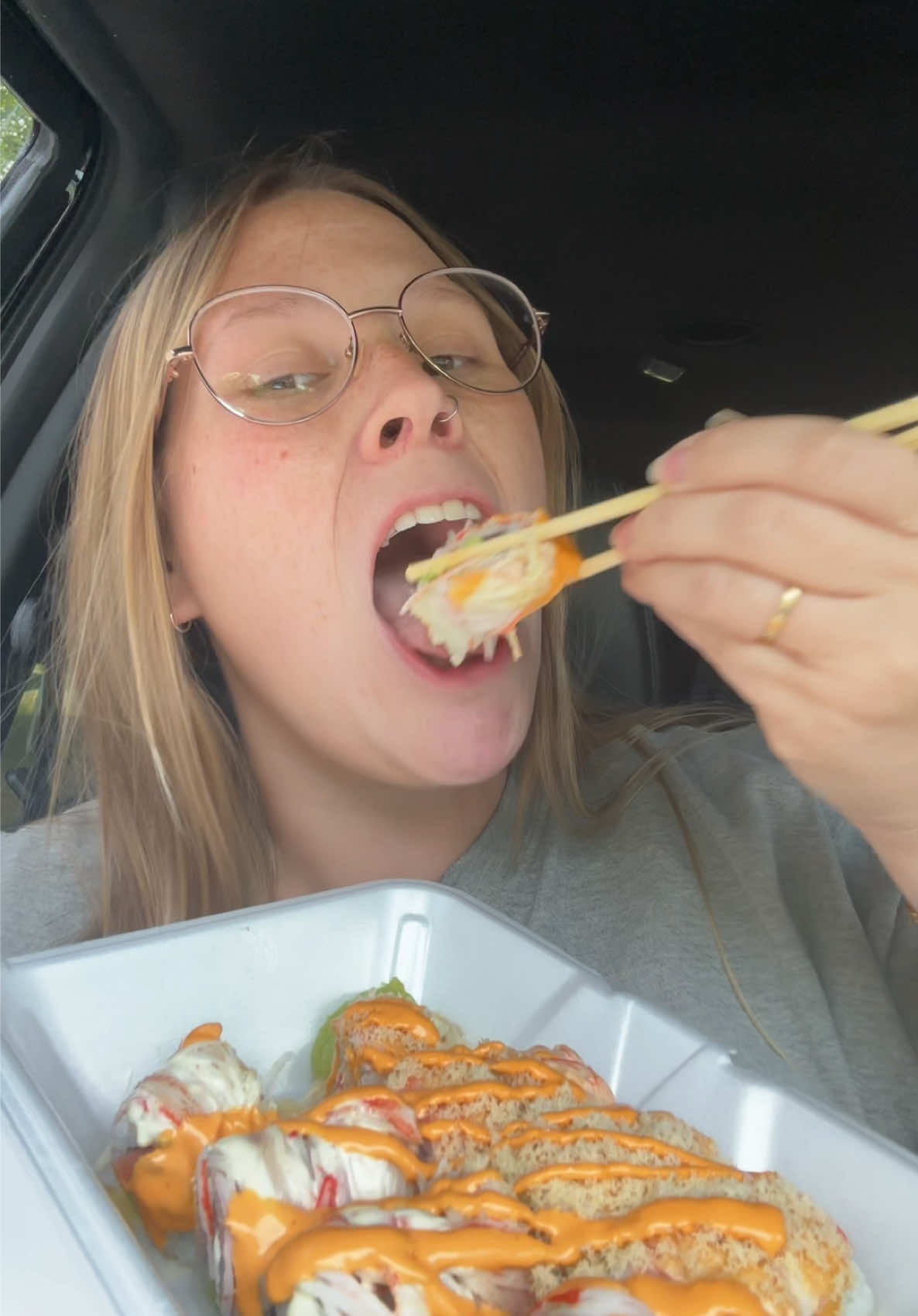 #Squeezemaxflavor #leekumkee #leekumkeesriracha 