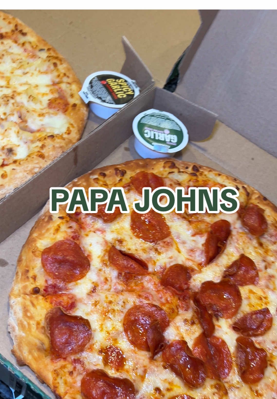 Does pineapple belong on pizza? @Papa Johns spicy garlic dip >>>  #papajohns 