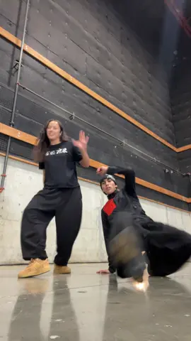 guess how many tries this took us 😭 (dc: @mamadi.clb ) #dance #duo #vancouver @Romy 