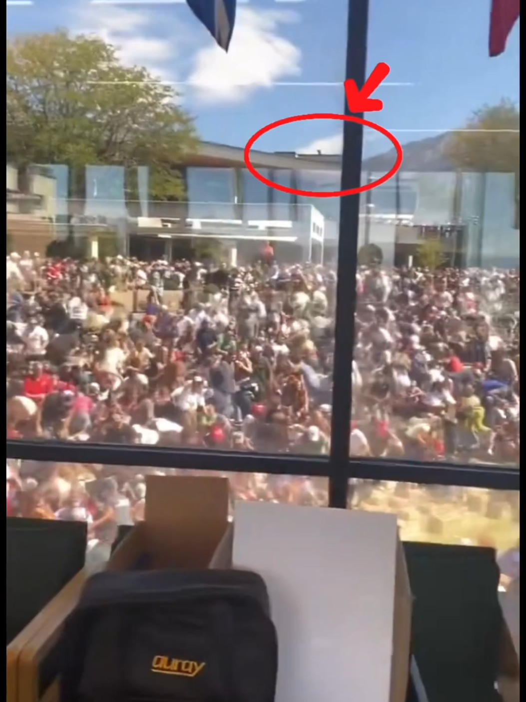 BREAKING: Multiple videos have surfaced showing what appears to be an individual running and ducking on the roof of a University building moments after Charlie Kirk was shot. The shooter is still at large. . . . #fyp #breakingnews #utah #charliekirk #donaldtrump 