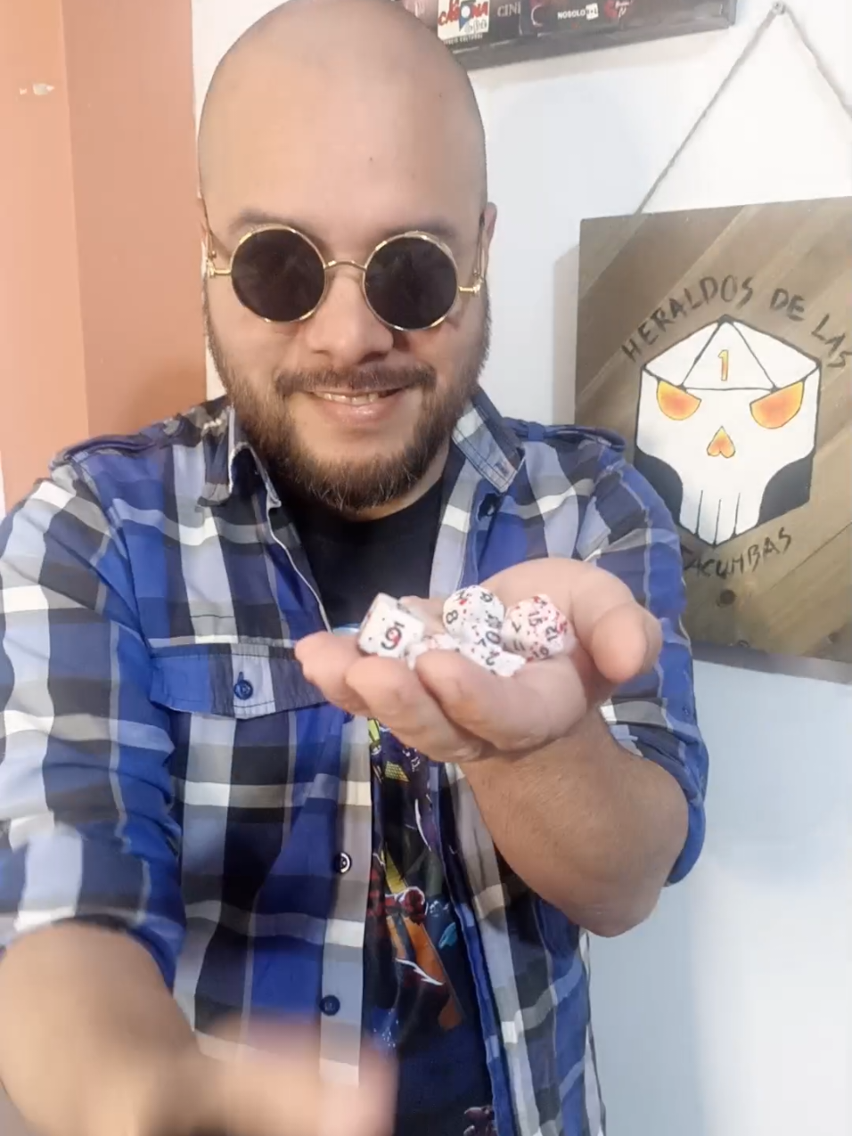 Cuando los clientes de @⛩️ Tienda BANZAI ⛩️ quieren aprender a rolear... Siempre hay ideas divertidas, como una partida me chicas mágicas... Ellas ponen todo para tus cosplays/props, nosotros los dados y la imaginación!!! #rolplay #mahoshoujo #discordroleplay 
