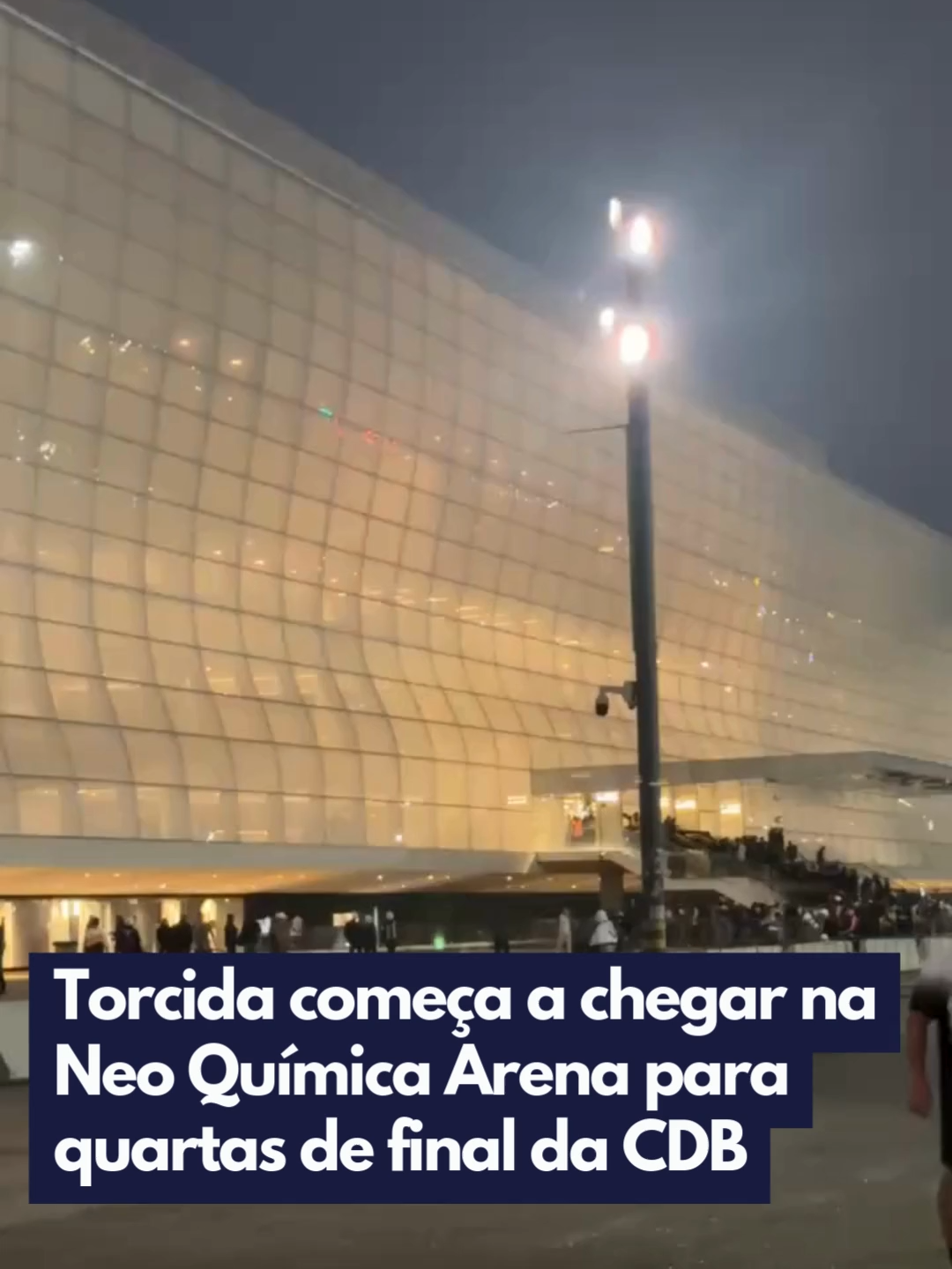 A bola rola para a partida de volta das Quartas de Final da Copa do Brasil, entre Corinthians e Athletico-PR, na Neo Química Arena. A torcida do Timão já começa a lotar o estádio. O confronto começa às 21h30, com transmissão da Rádio Bandeirantes. #corinthians #athleticoparanaense #copadobrasil2025 #neoquimicaarena