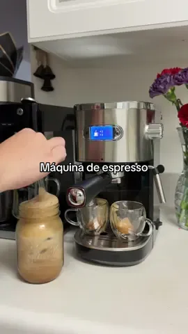 @Cowsar coffee ☕🎄🍂 “El regalo que calienta el alma este otoño e invierno ❤️✨ Una máquina de espresso que prepara doble shot, con café en polvo o pods 😍☕ perfecta para las mañanas frías, los momentos en familia y las navidades acogedoras 🎁🔥 ¡Y ahora está en MEGA OFERTA! #espresso #cafetera #ofertanavidad #otoño2025 #cozyhome  