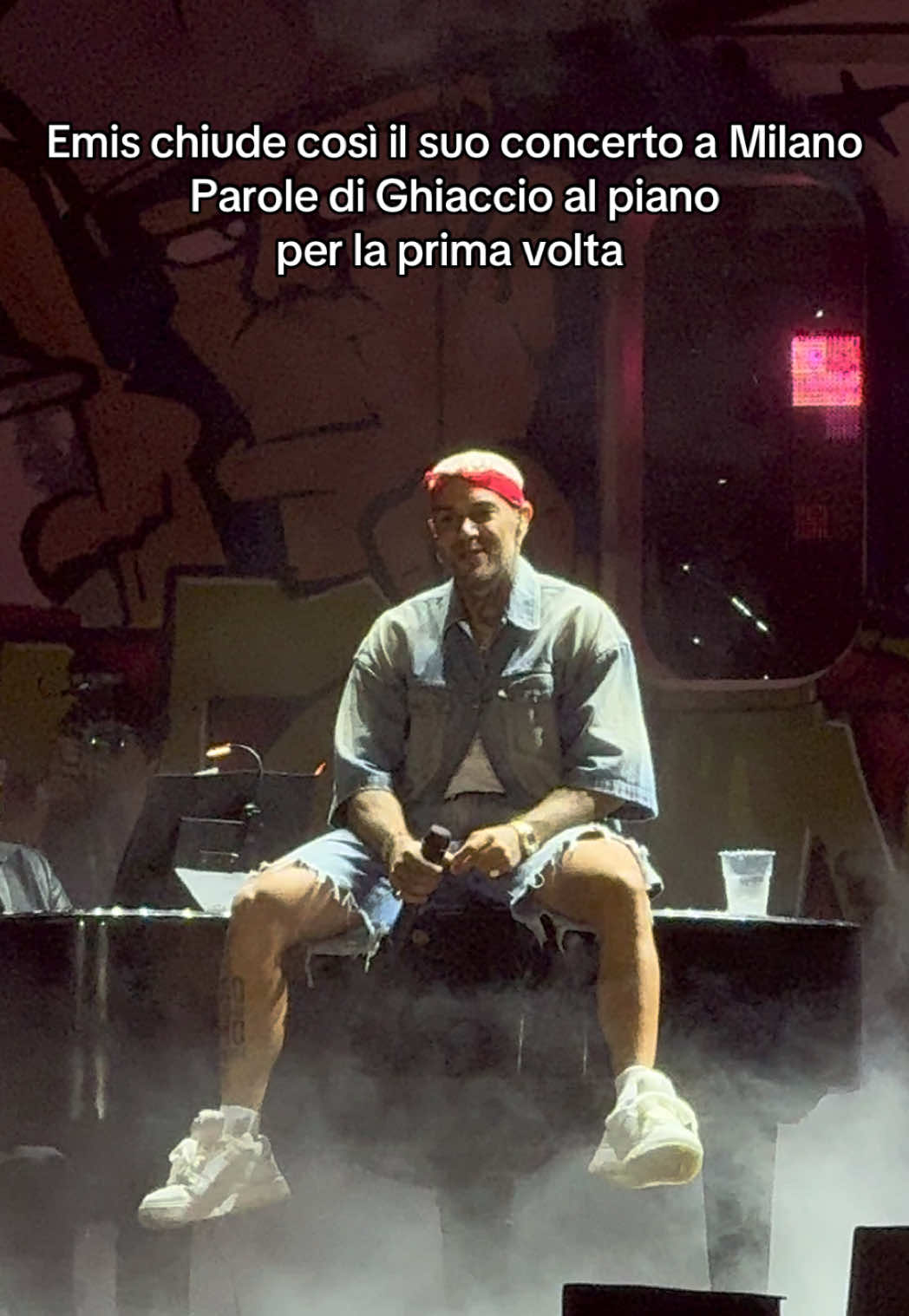 Parole di Ghiaccio al pianoforte 🎹 🧊 @RealEmisKilla #emiskilla #milano #concerto #paroledighiaccio #rapitaliano 