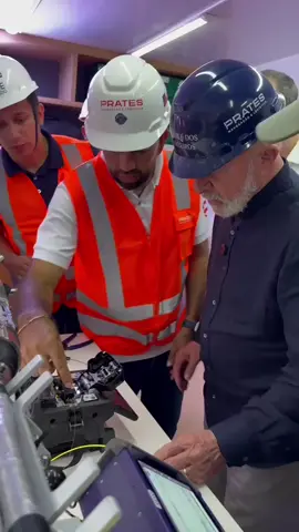 A Visita a uma das embarcações do Programa Norte Conectado. Ao todo, serão 12 mil quilômetros de cabos de fibra óptica, conectando 10 milhões de pessoas em 70 municípios através dos rios da Região Norte. Investimento de R$ 1,3 bilhão, pelo Novo PAC. 🎥 Ricardo Stuckert #Lula #Todos #eleicoes #politica #lulapresidente2026 