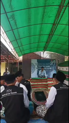 H Zaini Kupas Peran Iskop dan Sejarah Ikatan Santri Kokop BANGKALAN,  -- Dalam rangka memperingati Maulid Nabi Muhammad SAW, Ikatan Santri Kokop (ISKOP) menggelar silaturahmi sekaligus pemaparan sejarah Iskop. Acara Organisasi dari Pondok Pesantren Mambaul Ulum Bata-Bata Pamekasan itu, berlangsung Hidmat, di Jln.KH.Abd Mu'ti, Dsn. Glapa, Desa Dupok, Kec. Kokop, Rabu (10/9/2025). Ketua panitia Mubassir menyampaikan  Pembukaan Ustadz Ali Yansur, Sambutan Ustadz farhorrosi., S.Pd. dan dari Perwakilan ikaba Ustadz Syarifuddin S. Pd Pembina Iskop sendiri. Sedangkan pada acara inti dimotori Ustadz As'ad membaca Surah Yasin, adapun Asroful Anam dibaca oleh Ustadz Khoiri & Ustadz Ali Yansur. 