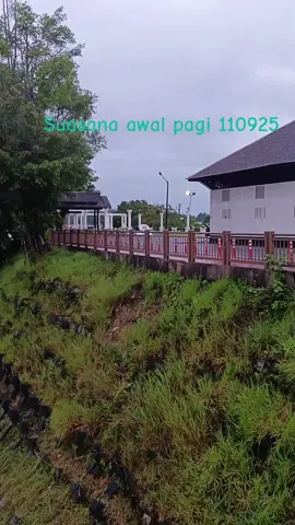 Suasana awal pagi di tebingan Sg Baram Marudi. 
