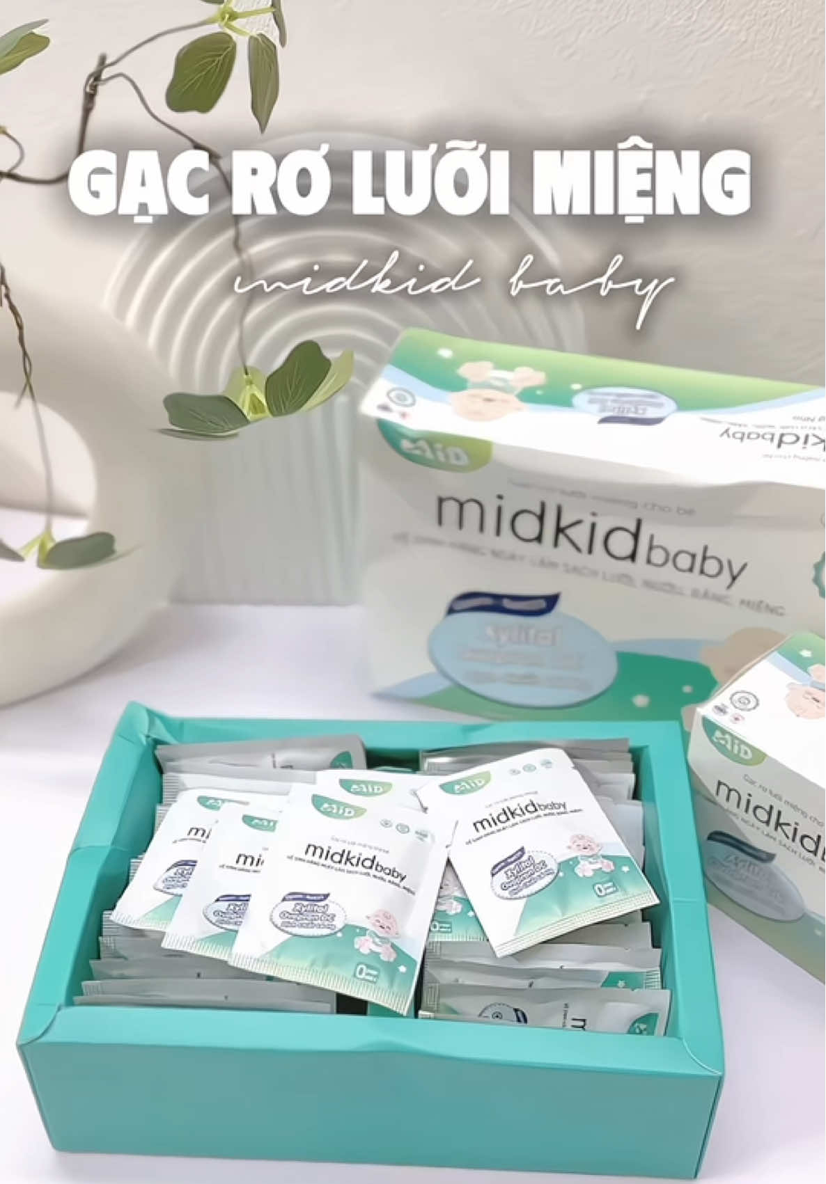 Chân ái chăm sóc khoang miệng cho bé từ những ngày đầu. Các mẹ đã thử chưa ạ. #gacroluoimidkidbaby #vesinhrangmiengchobe #midkidbaby 