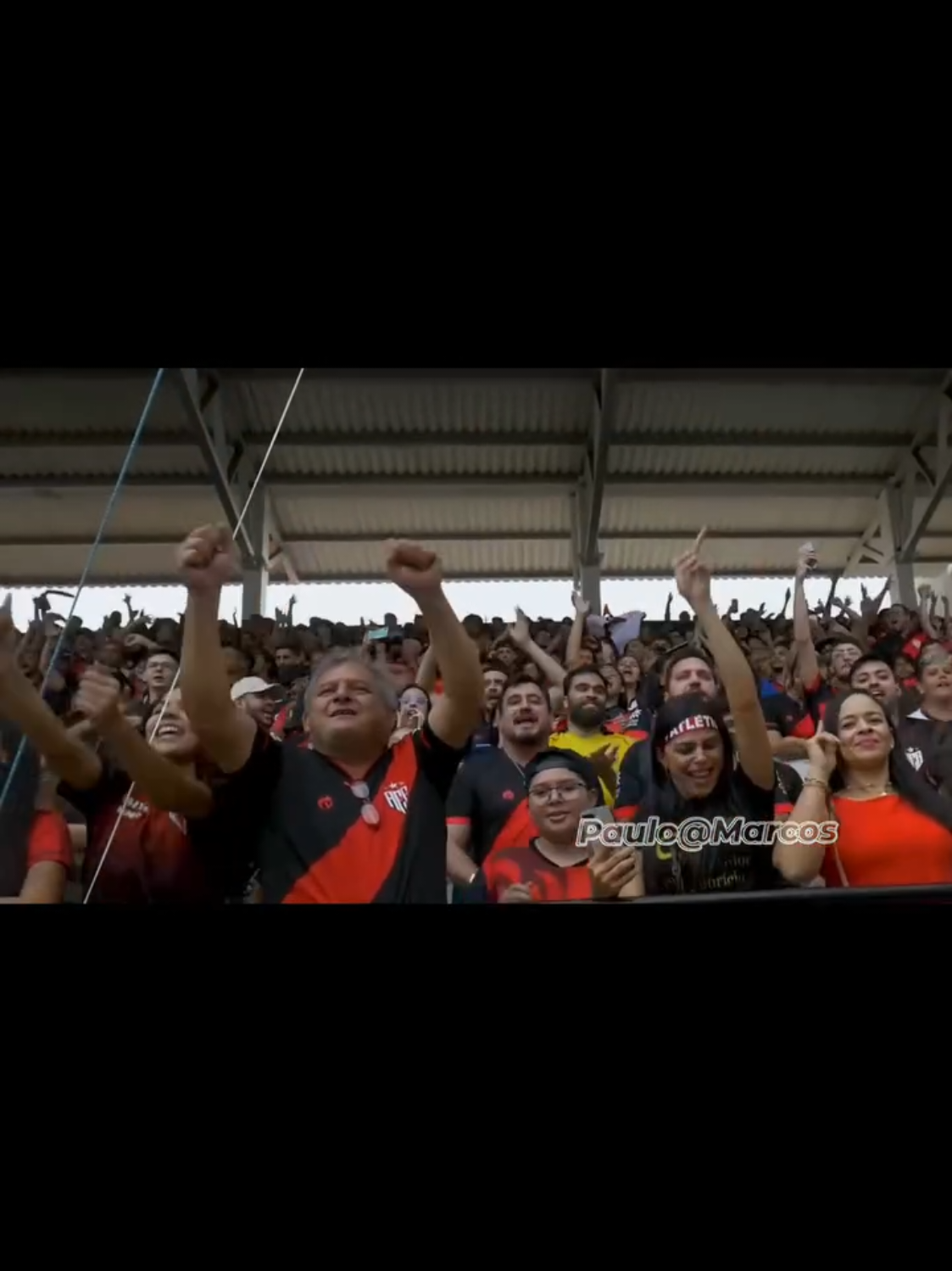 🔥🐉 A GARRA QUE MOVE O DRAGÃO 🐉🔥 O Atlético é gigante, mas a sua maior força é a GARRA do torcedor atleticano! 💥🙌⚡ Aquele que nunca abandona, que carrega o Dragão no peito ❤️🖤 e na alma 🔥🐉. No Castelo do Dragão 🏟️, a GARRA atleticana ecoa em cada voz 🎤, em cada bandeira 🚩, em cada criança 👶, em cada jovem 👦👧, em cada pai 👨, mãe 👩 e até nos avós 👵👴… todos unidos, formando um só coração ❤️⚽, batendo junto para empurrar o time! 💥🔥 Ser atleticano é acreditar até o fim ⏳💪, é vibrar com intensidade 🎉, é chorar de emoção 😭, é sorrir de orgulho 😍. É viver com GARRA em todos os momentos! 🐉🔥 No estádio não existe diferença 🙌💖 — seja qual for sua religião ✝️☪️🕉️, sua escolha 🌈, seu jeito de viver 🌟… todos são respeitados! Porque o que importa é a GARRA rubro-negra que arde no coração ❤️🖤🔥. O Atlético é mais que futebol ⚽… o Atlético é família 👨‍👩‍👧‍👦, é união 🤝, é fé ✨ e é paixão eterna 💓🐉. E a GARRA atleticana é o que faz o Dragão voar ainda mais alto! 🐉🔥🚀 📜 Texto Paulo Marcos Argolima #Dragão #AtléticoGoianiense #FamíliaAtleticana #PaixãoQueUne #AmorRubroNegro 