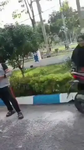 #pasarmurah  #sembako  #anggotadpr  #videofiraltiktok  #fypppppppp  Terkait pasar murah yang dilaksanakan DPRD kabupaten deliserdang dengan harga 1 paket Sembako Rp.80.000,- dengan isi satu sak beras SPHP/Bulog 5kg, minyak makan 1kg, beberapa biji mie instan dan telur ayam. (Tim/ Junianto Marbun).