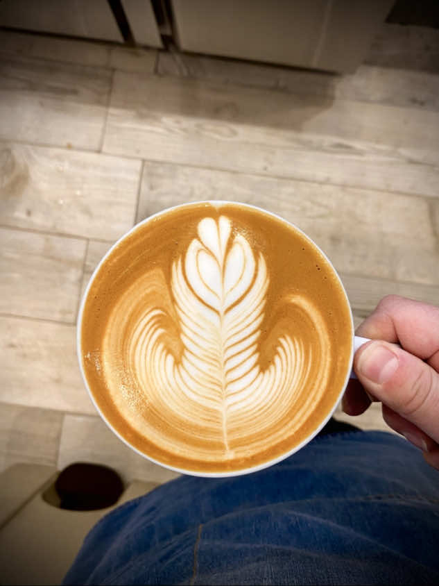 POV - Rosetta y stack de tulip🫰🏻🔥  #coffee #latteart #baristaskills #specialtycoffee #coffeetok 