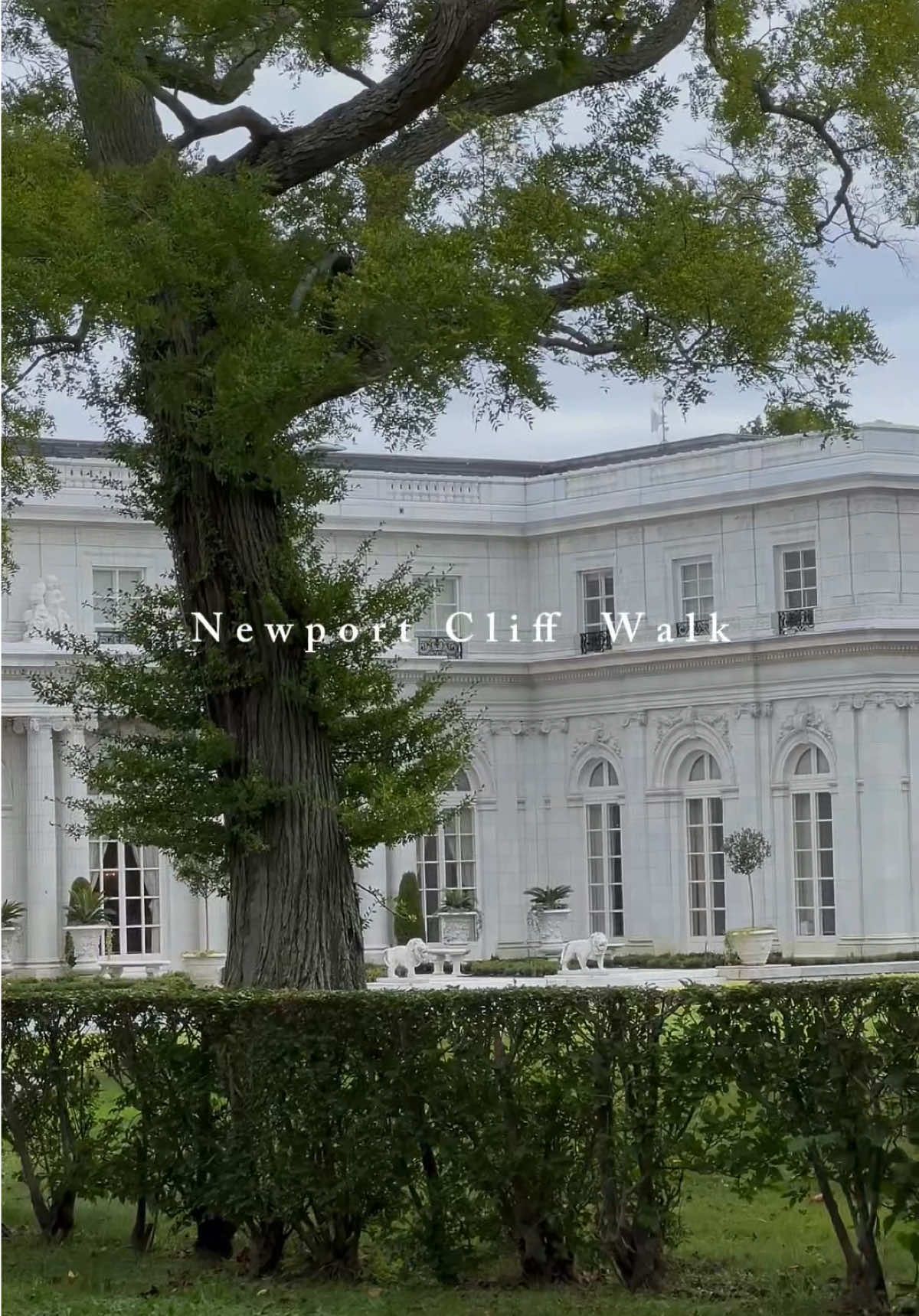 I need to live there. Perf 6 mi walk #newportcliffwalk#greatgatsby#thebreakers 