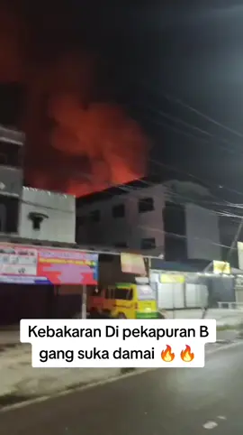 KAMIS 11-10-2025. TERJADI MUSIBAH KEBAKARAN DI PEKAPURAN B GANG SUKA DAMAI.  Bilamana ada informasi yg keliru mohon di koreksi atau tambahkan di kolom komentar bawah👇.  follow akun tiktok Ulun bantu like dan share Terima kasih.  #foryou #berandatiktok #kebakaran #pemadamkebakaran #Ramayana 