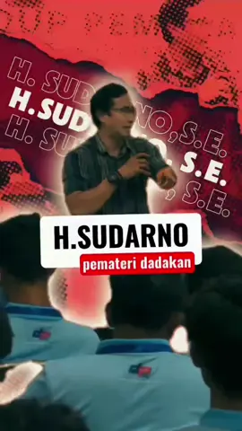 Dinas Pemuda dan Olahraga (Dispora) Provinsi Kalimantan Timur (Kaltim) terus berkomitmen meningkatkan kualitas sumber daya pemuda melalui program pelatihan kecakapan hidup. Kegiatan ini digelar di sejumlah daerah, termasuk Kabupaten Kutai Kartanegara (Kukar), sebagai bentuk pembinaan sekaligus pemberdayaan generasi muda. Sebagai bagian dari rangkaian tersebut, Kecamatan Sangasanga menjadi salah satu lokasi pelaksanaan dengan mengangkat tema Content Personal Branding bagi kalangan pemuda. Pada Selasa (10/9), sesi menarik hadir bersama Sudarno yang membagikan pengalaman dan pandangannya tentang pentingnya kesiapan mental dalam menapaki kehidupan. Dalam penyampaiannya, Sudarno mengatakan bahwa nasib saat lahir memang tidak bisa dipilih, tetapi kebodohan bisa dihindari dengan belajar. “Maaf sebelumnya, lahir miskin itu boleh nasib, tapi mati miskin adalah kebodohan. Supaya tidak bodoh, sekolah. Pendidikan itu kuncinya,” ujarnya. Ia menambahkan, cita-cita dan mimpi merupakan modal utama untuk meraih kesuksesan, sementara relasi juga penting untuk mendukung langkah ke depan. Namun, kekayaan bukanlah ukuran keberhasilan. “Sukses itu merasa cukup, tapi tetap tidak berhenti mengejar proses berikutnya. Hidup ini terus berjalan,” katanya. Sudarno juga mengingatkan generasi muda agar kritis dalam menyaring informasi, khususnya di era digital. “Jangan telan mentah-mentah informasi dari media sosial, karena bisa jadi itu upaya brainwash. Selalu cari referensi lain, supaya kita bisa membedakan mana informasi yang salah dan mana yang benar,” pungkasnya.