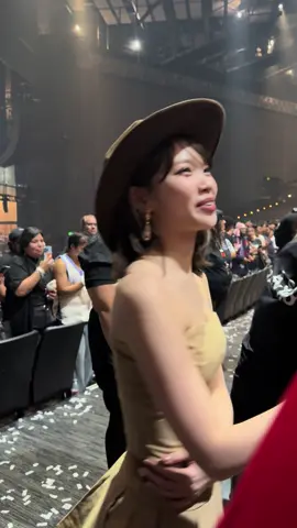 POV: send off at Grand Prairie @LE SSERAFIM concert and #KimChaewon is the first one in front of your salad 😭🥹😍 #chaewon #lesserafim 