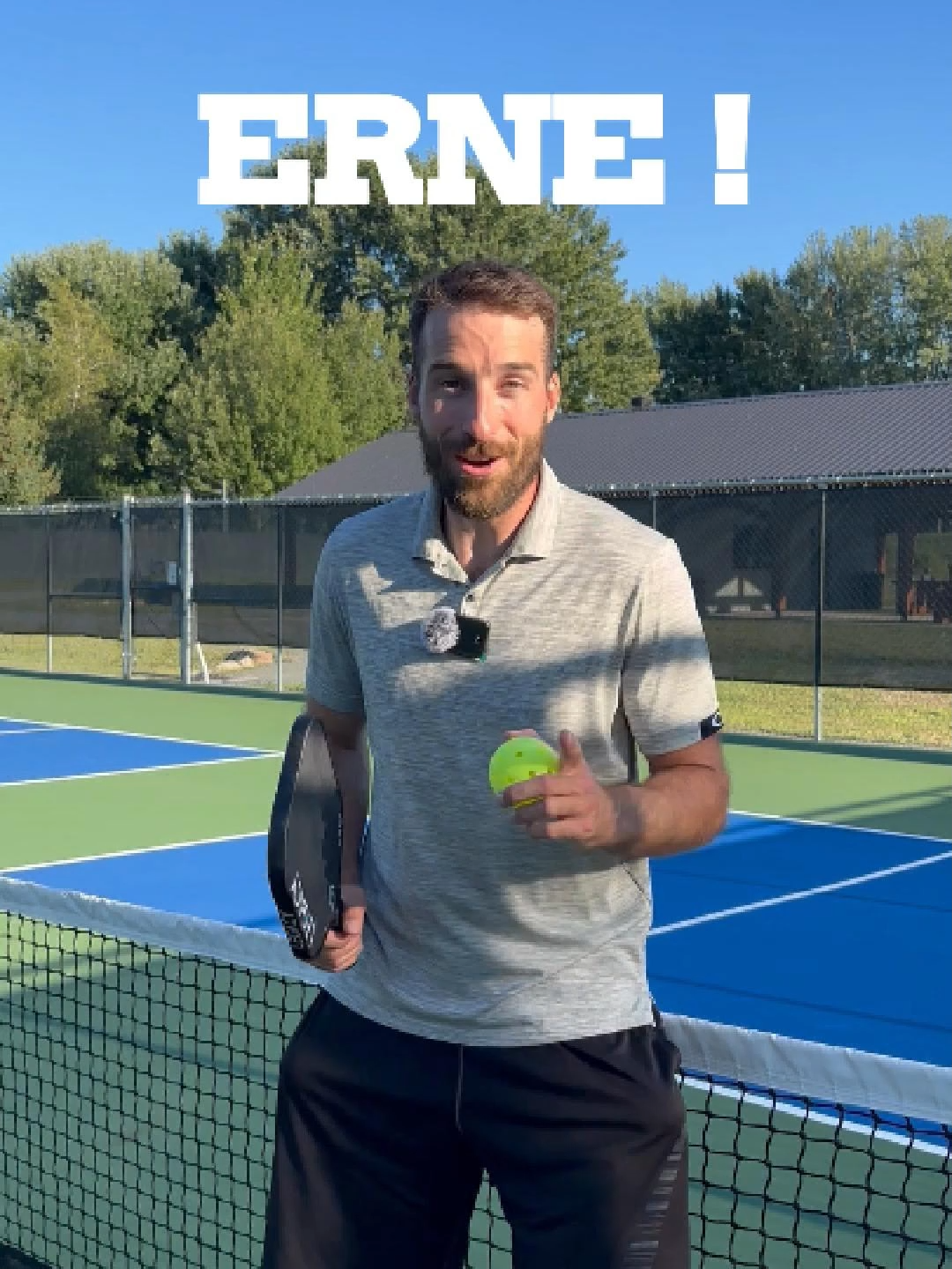 Le secret du ERNE au pickleball ! ⚡🏓 Tu veux surprendre tes adversaires ? 🤯 👉 Anticipe le dink. 👉 Sors du terrain. 👉 Frappe la balle avant qu’elle ne passe la ligne de la NVZ. Un coup spectaculaire, mais 100% légal 💥💪 #pickleballtips #pickleballtraining #sportsontiktok #pickleball #foryouシ #Quebec #france #foryou #tiktok