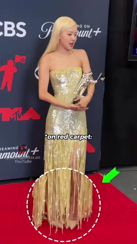 Rosé doesn't like wearing high heels!! 🤣👠  #blackpink #rosé 