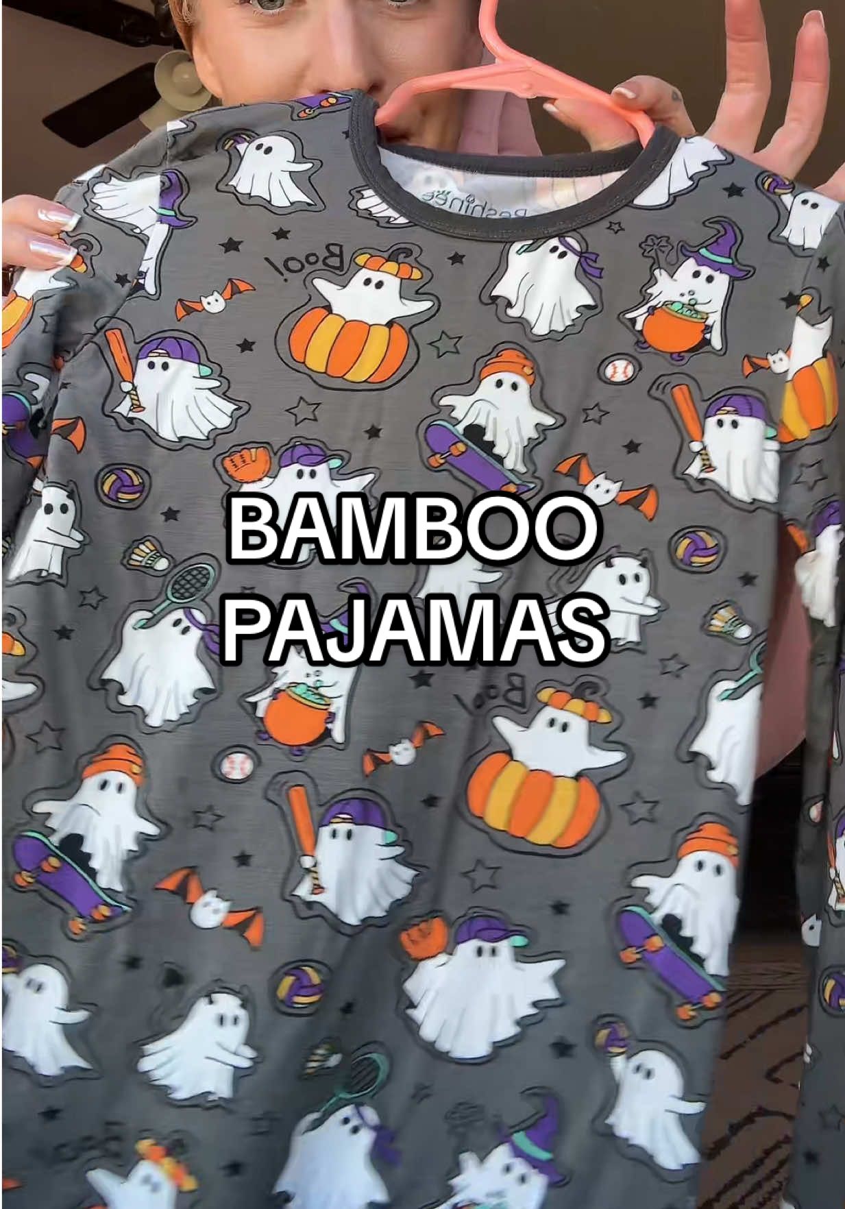 My favorite stretchy bamboo Halloween pajamas for the kids!  #kidspajamas #bamboopajamas #halloweenpajamas #pajamaset #sleepwear 
