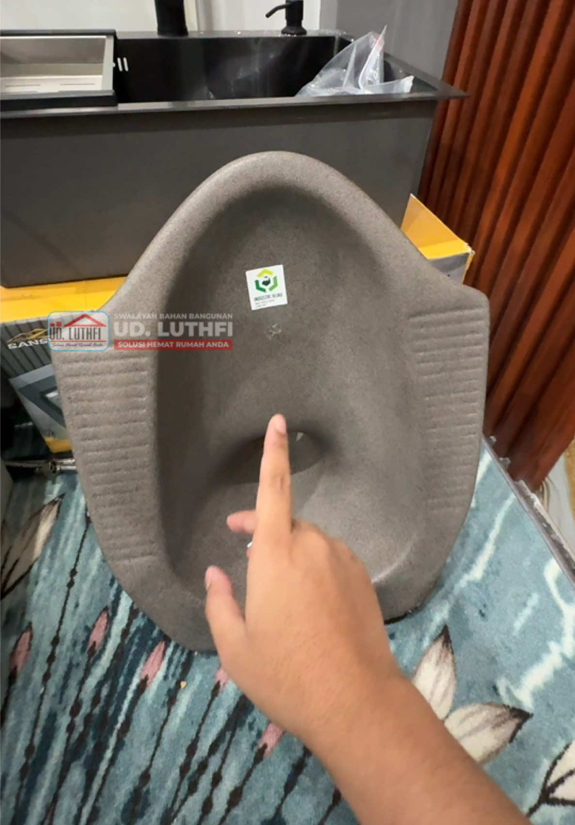 Kloset Jongkok VIRAL nih bosku yang lagi hits banget, ready di semua marketplace kita,  Monggo langsung klik link di bio profil kami #udluthfi #udluthfijepara #klosetjongkok #klosetjongkokberkualitas #klosetjongkokina 