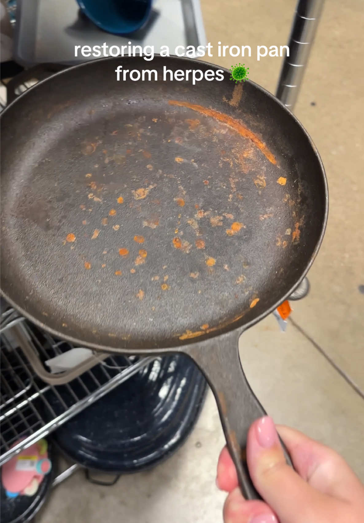 This rust has ruined the whole frying pan #CleanTok #asmrcleaning #thriftstore #washing #castiron 