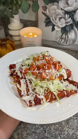 Enchiladas rojas de pollo👩🏽‍🍳🤍 #enchiladasrojasdepollo#cenaparamiesposo#dinnerformyhusband#fyp#viral