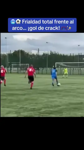 ✨ Cara a cara con el arquero y con una definición llena de categoría, salió un golazo que levanta a cualquiera de la silla. ⚽🔥 Pura clase dentro de la cancha. 🙌💯 #Golazo #Fútbol #Crack #Definición #Clase     