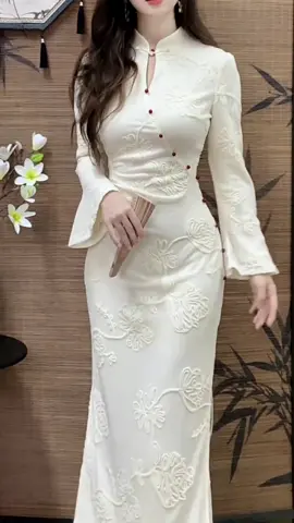Sườn xám hiện đại❤️ Các chị yêu Ib em tư vấn nha😘 ✅Oder trực tiếp Trung Quốc.  ✅7-10 ngày.  ✅Ib Tiktok hoặc Zá Lồ 8️⃣3️⃣3️⃣9️⃣8️⃣9️⃣0️⃣0️⃣3️⃣ #suonxam #qipao #suonxamqipao #suonxamthuonghai #xh            