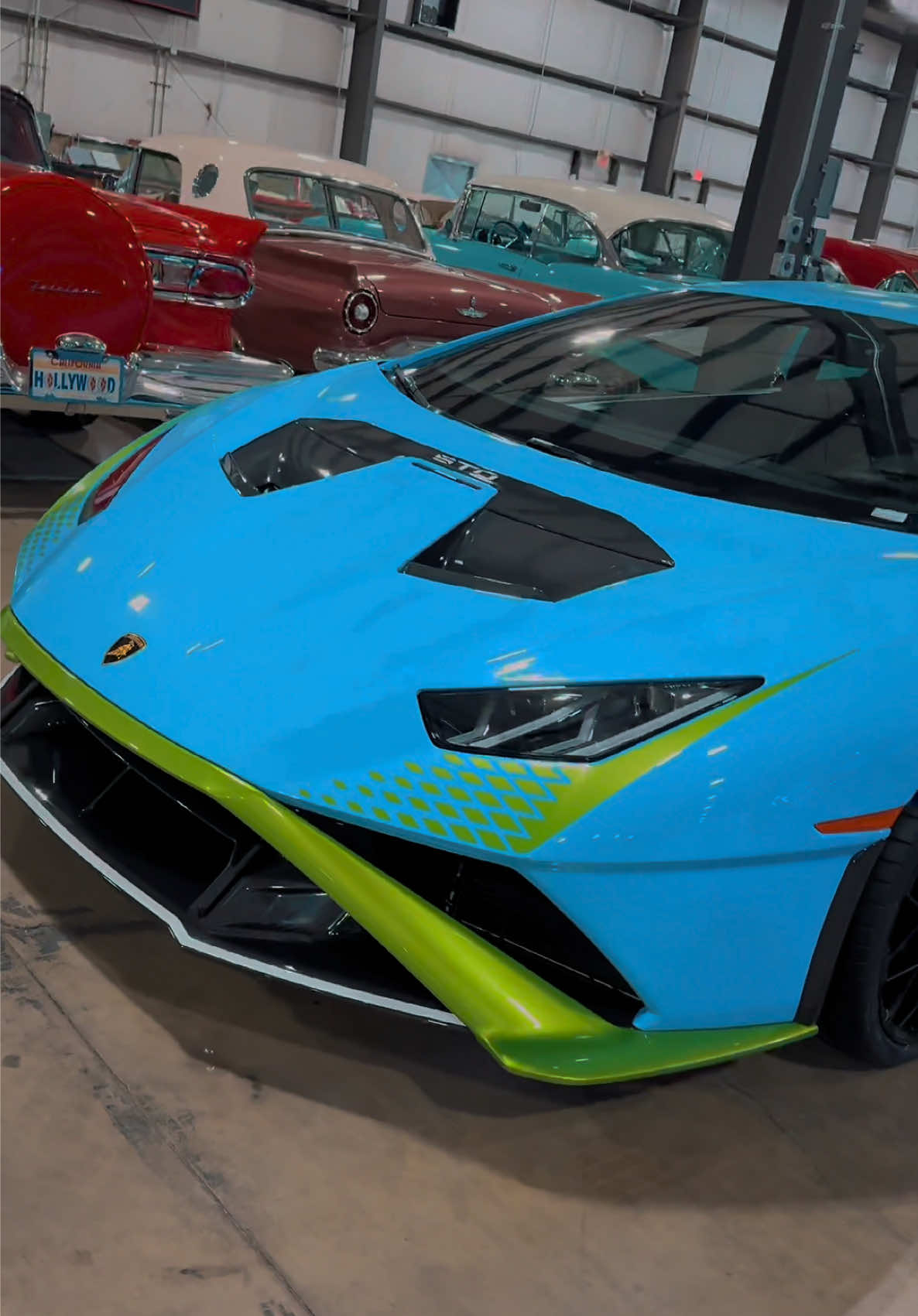 Grind everyday like you want the world 🔥🙌🏻 #lambo #supercars #motivationalquotes #lamborghinisto 