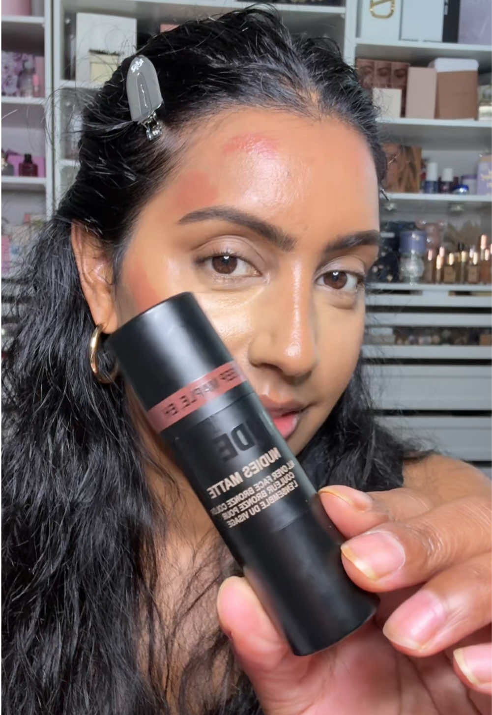 “Finally, a contour stick that doesn’t leave my bronzer looking orange or muddy – meet @Nudestix bronzer in the shade Deep Maple 🤎✨” #contour #nudestix #bronzer 