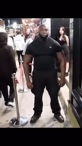 bro just doing his job 🙏🏾