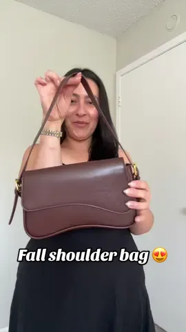 The color is just perfect for fall 😍 #shoulderpurse #shoulderbag 