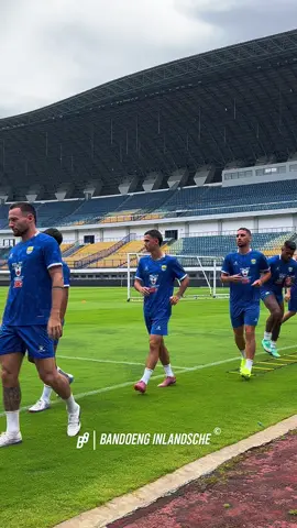 Pesona Eliano + hujan rintik Bandung 🤭✨ #BaruBiruSelalu #bandoengin #persib 