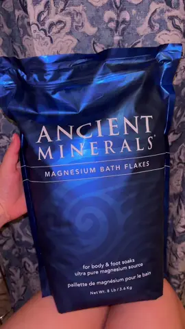 These before bed 10/10!! It relaxes you so much. I use lavender lotion after and feel so relaxed!! #magnesium #bathflakes #magnesiumbathflakes #ancientminerals 