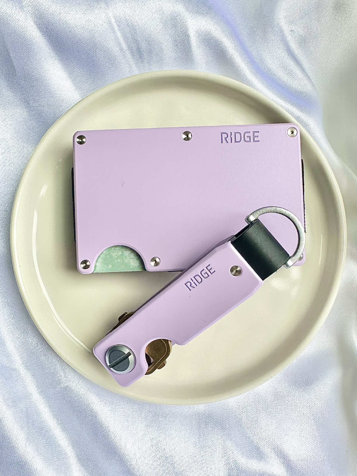 #ad The most STUNNING set from @Ridge is what's in my bag this fall! As a previous Ridge customer it felt like a dream when they asked if I wanted to test out a set for myself (my fiancè has had his set for years and we just bought his wedding band from them). Here's the skinny on why you'll love Ridge: 💜 adorable colors even the girlies will love - like this stunning lavender  💜 lifetime warranty  💜 slim products that fit well in pockets or small purses 💜 wallets are RFID blocking, hold up to 12 cards, and have a cash clip on the back - but the cash clip can also be swapped for an Apple Air Tag holder! Check them out via https://www.ridge.com to treat yourself or someone special in your life - plus their summer sweepstakes end soon! #ridgewallet #smallwallets #slimwallet #keyholder   