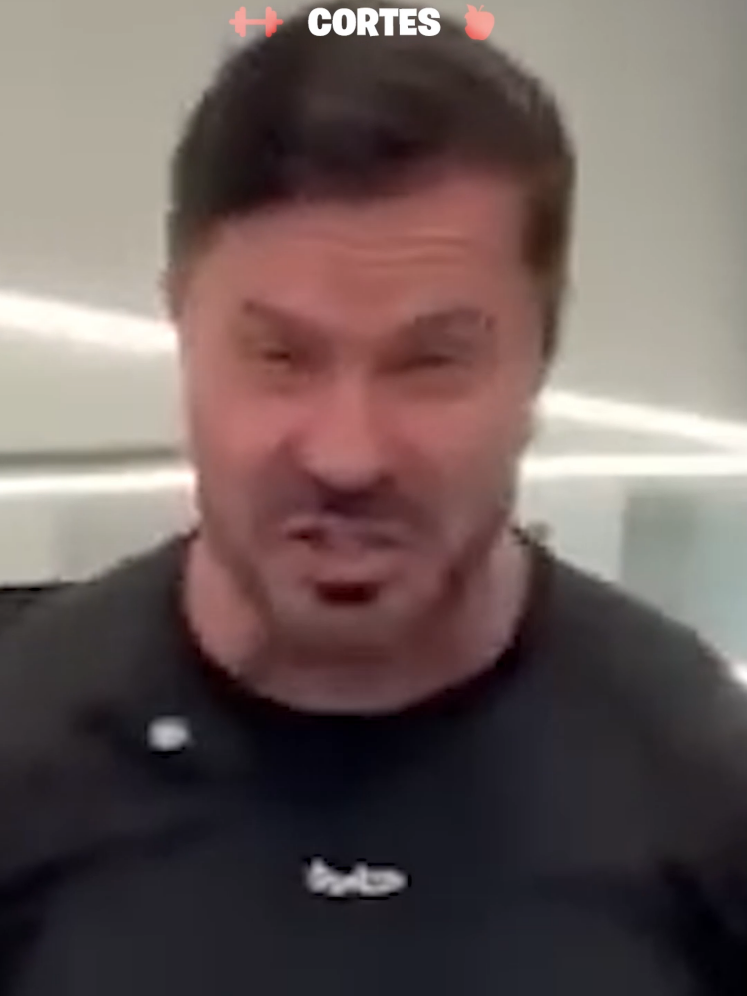 Tiozão Cariani não consegue peidar com a calça apertada? #renatocariani #juliobalestrin #maromba #entretenimento