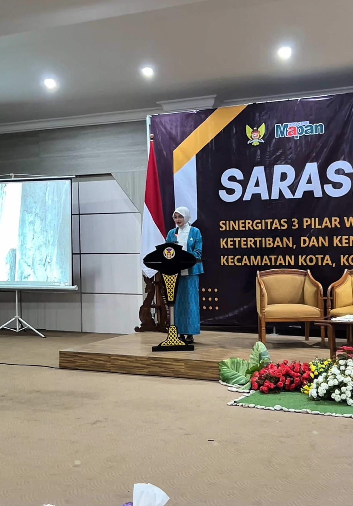 KEDIRI – Wali Kota Kediri, Vinanda Prameswati, menghadiri Sarasehan Sinergitas Tiga Pilar untuk Mewujudkan Ketertiban, Keamanan, dan Kenyamanan Kecamatan Kota, Kota Kediri Tahun 2025 yang digelar pada Rabu, 10 September 2025. Kegiatan ini menjadi ruang temu antara unsur pemerintah, aparat keamanan, serta masyarakat dalam memperkuat koordinasi demi menciptakan lingkungan yang tertib dan kondusif. Dalam sambutannya, Wali Kota yang akrab disapa Mbak Wali itu menegaskan bahwa mewujudkan kota yang aman dan nyaman bukan semata-mata tanggung jawab pemerintah ataupun aparat penegak hukum, melainkan menjadi tanggung jawab bersama seluruh elemen masyarakat.  