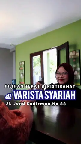 *Hotel Varista Syariah* Sampurasun Sobat TIC ! Selamat datang di Hotel Varista Syariah Sukabumi, pilihan tepat untuk sobat yang mencari kenyamanan dan ketenangan selama berlibur maupun perjalanan bisnis. Di sini, tersedia kamar Superior dengan fasilitas lengkap yang siap memanjakan waktu istirahat sobat. Dilengkapi dengan AC yang sejuk, kasur yang empuk dan nyaman, serta suasana kamar yang tenang, menjadikan pengalaman menginap sobat semakin berkesan. Kebersihan juga menjadi prioritas utama. Setiap kamar memiliki kamar mandi yang bersih, rapi, dan terawat dengan baik, Tak hanya itu, Hotel Varista Syariah juga menyediakan gazebo khusus untuk bersantai. Di area ini, sobat bisa menikmati waktu luang bersama keluarga, pasangan,ataupun sekadar melepas penat sambil menikmati suasana Sukabumi yang sejuk dan asri. Bagi sobat yang membutuhkan kenyamanan lebih, tersedia pula area khusus merokok. Dengan pemisahan area ini, kenyamanan seluruh tamu tetap terjaga, sesuai dengan konsep hotel syariah yang menekankan pada kenyamanan bersama. Alamtnya : Jalan Jend. Sudirman No.88 Kota Sukabumi . #hotelvarista #tickotasukabumi #ticindonesia #pariwisatakotaaukabumi #disporapar  . . . @hotelvarista  . . . @tuanrahmatsukandar 