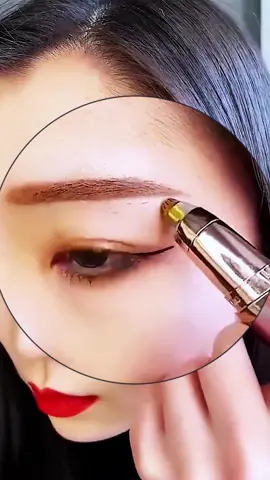 I haven't trimmed my eyebrows for a month and forgot to draw them. My colleagues didn't recognize me when I went out today 🫠
