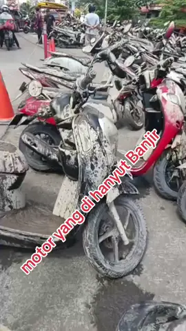 jika motornya hilang terbawa #banjir , silahkan di cek di #pasarbadung  Denpasar. siapa tahu salah satunya #motor anda