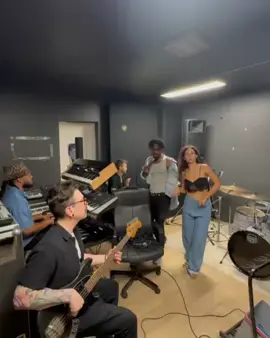 Practise makes a perfect band!! #band #damianodavid #funnylittlefears #worldtour #practise 