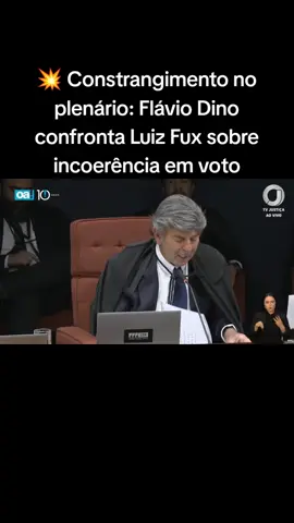 💥 Constrangimento no plenário: Flávio Dino confronta Luiz Fux sobre incoerência em voto Durante o julgamento do núcleo golpista no STF, um momento tenso e revelador marcou a sessão: o ministro Flávio Dino questionou diretamente Luiz Fux sobre seu voto em relação a Mauro Cid, ex-ajudante de ordens de Jair Bolsonaro e delator-chave no processo. 🗣️ O diálogo foi curto, mas explosivo: > Dino: “Mauro Cid, a Vossa Excelência já votou?”   > Fux: “Já votei.”   > Dino: “Absolvendo ou condenando?”   > Fux: “Condenando.”   > Dino: “Então Vossa Excelência condenou o Mauro Cid e absolveu os outros?” Essa troca expôs uma contradição gritante: Fux votou pela condenação de Mauro Cid, que colaborou com as investigações, mas ao mesmo tempo absolveu os demais réus, incluindo Bolsonaro e militares de alta patente — os supostos mandantes da trama. 📌 Dino usou o momento para evidenciar que a lógica do voto de Fux não se sustenta: se o delator é culpado, como podem ser inocentes os que foram delatados? Esse embate virou símbolo da tensão no julgamento e da luta por coerência institucional.   Porque não há justiça quando se condena o executor e se absolve o mandante. STF #FlávioDino #LuizFux #MauroCid #BolsonaroCondenado #SemAnistia 