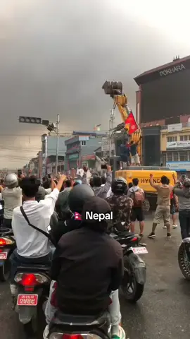 #fyp #nepalitiktok🇳🇵 #demokrasi #demo2025  BAWA ALAT BERAT #MABAR 