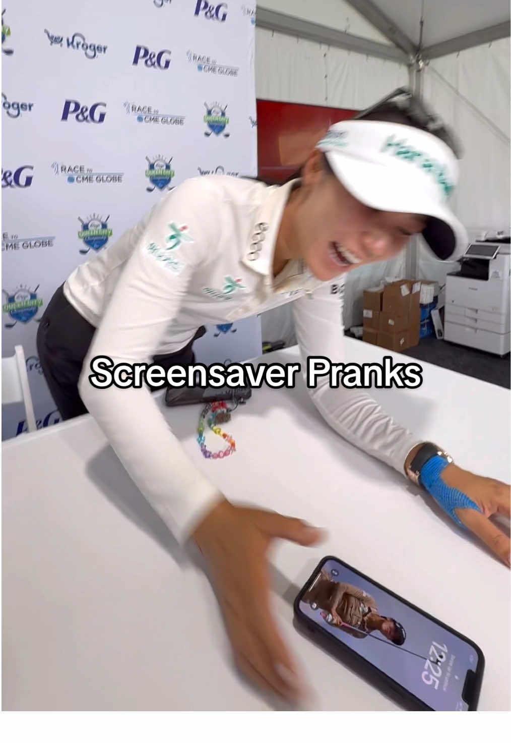 Surprise surprise 🤪 made them my screensaver then gave em my phone for a selfie video #golf #lpga #screensaver 