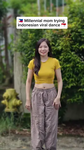 Got so many messages to try this viral dance from Indonesia and here we go! 😍🇮🇩 #dance #tabolabale  #millennialmom #millennials #fyp 